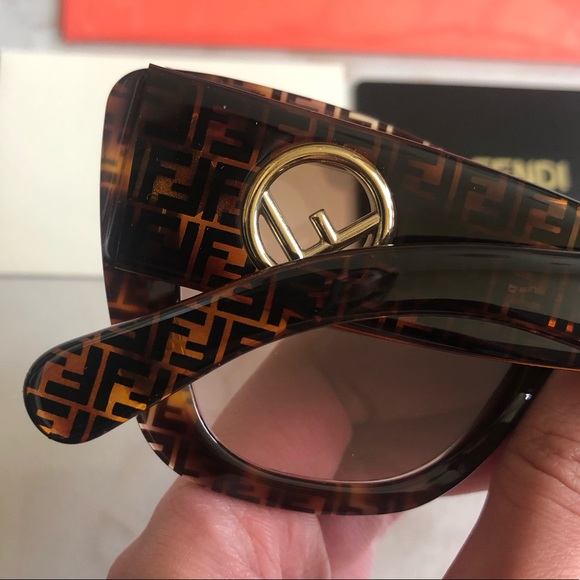 🔥NEW BLOGGERS CHOICE FENDI SUNGLASSES 🔥 - Picture 7 of 16